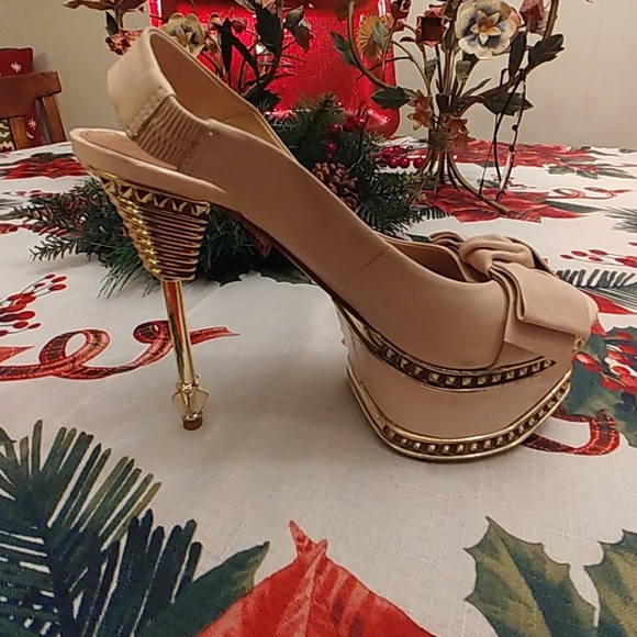 FA-BU-LOUS BEBE STILETTOS - Picture 3 of 8